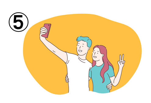 與朋友仰視自拍